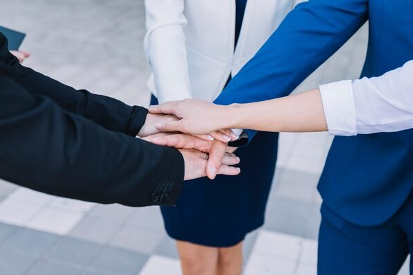 Premier Electric Motor reaches in-depth strategic cooperation with three listed companies